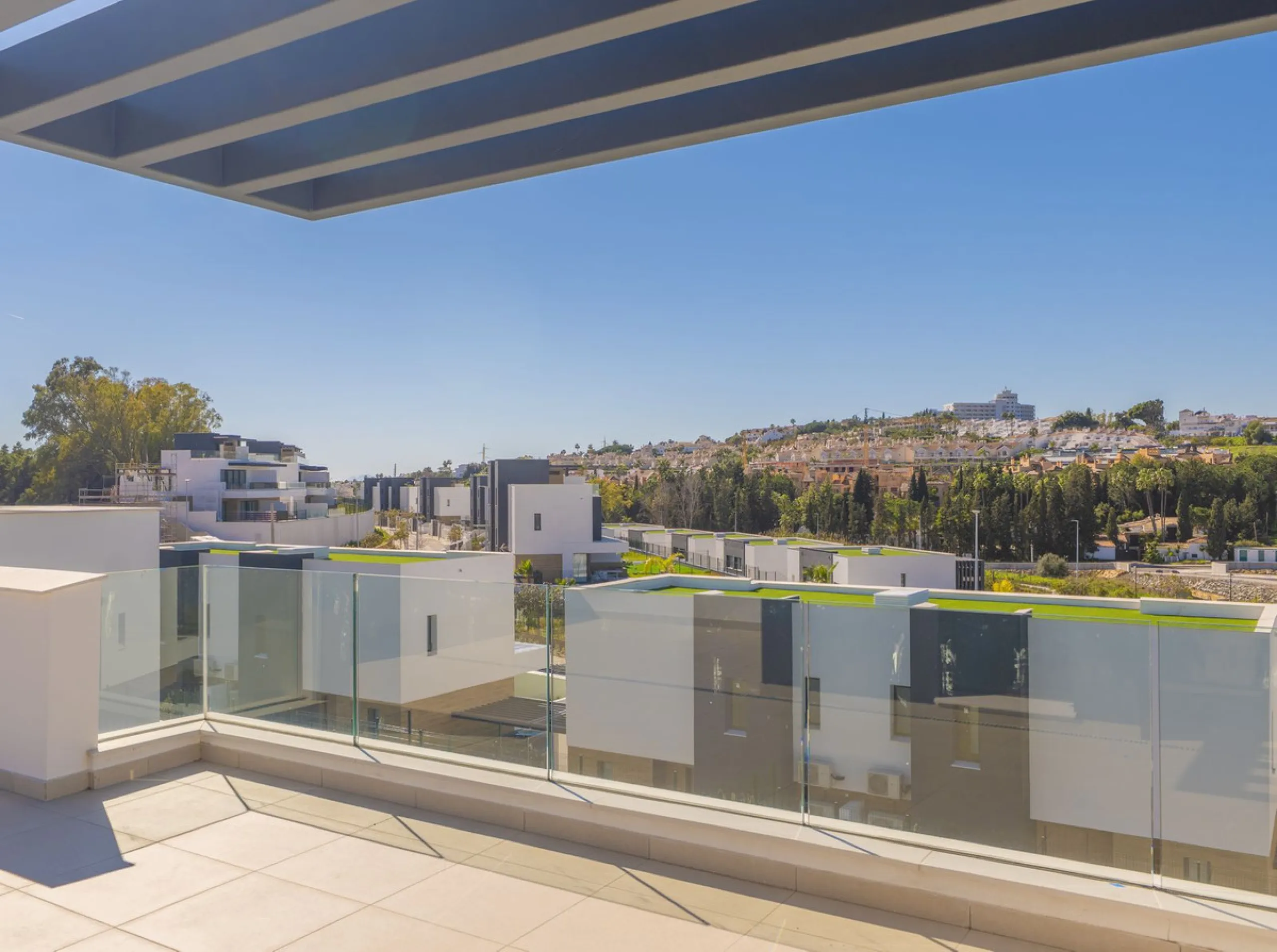 Magnificent high-end semi-detached villa located in the Serene Atalaya development, Estepona, Málaga, set within one of the most prestigious and sought-after residential areas of the Costa del Sol. The New Golden Mile has established itself as a benchmark