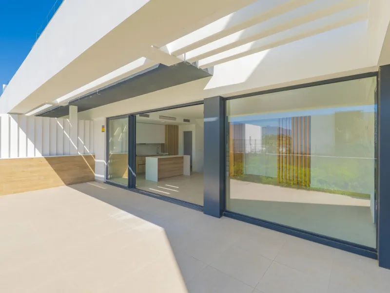 Magnificent high-end semi-detached villa located in the Serene Atalaya development, Estepona, Málaga, set within one of the most prestigious and sought-after residential areas of the Costa del Sol. The New Golden Mile has established itself as a benchmark