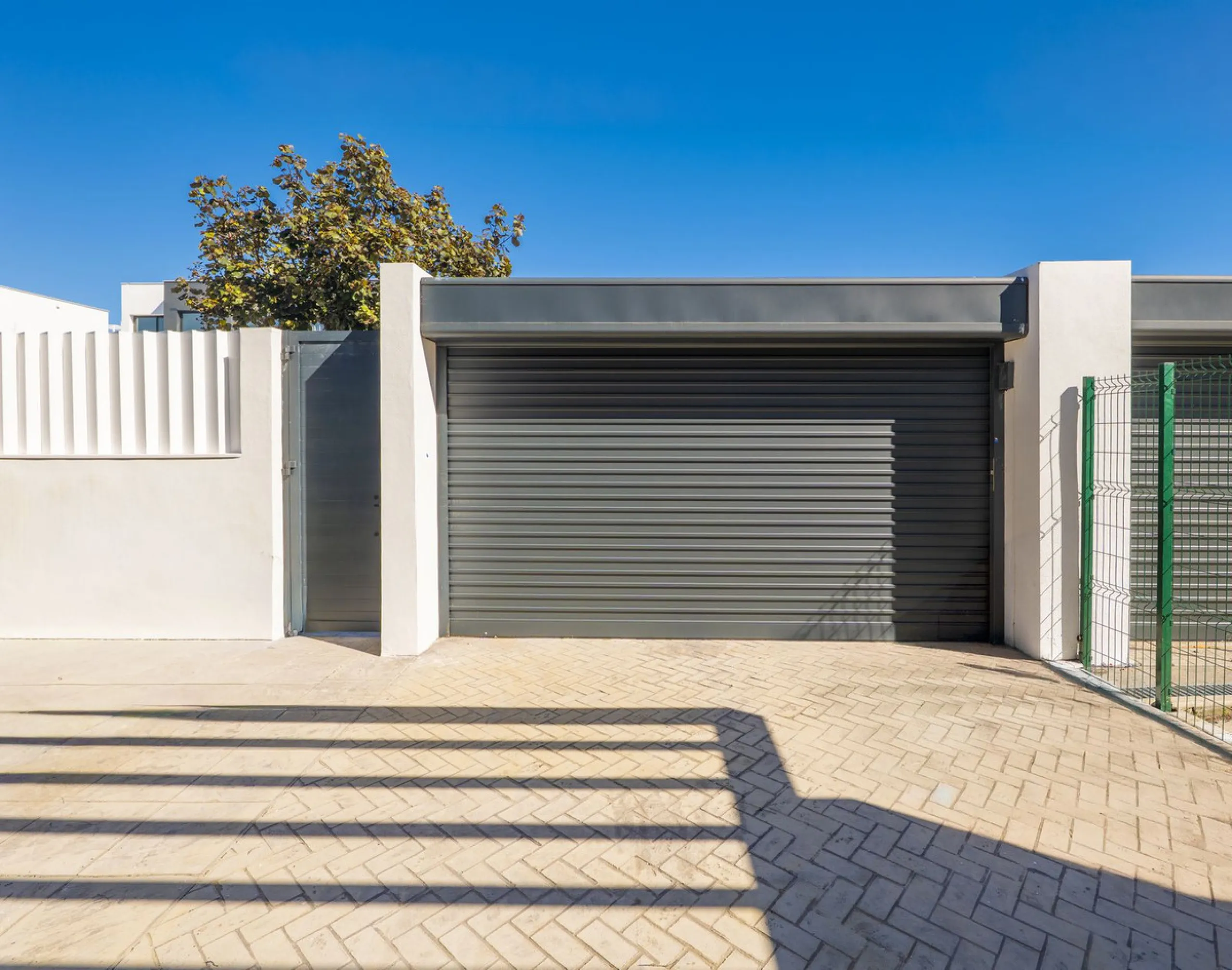 Magnificent high-end semi-detached villa located in the Serene Atalaya development, Estepona, Málaga, set within one of the most prestigious and sought-after residential areas of the Costa del Sol. The New Golden Mile has established itself as a benchmark