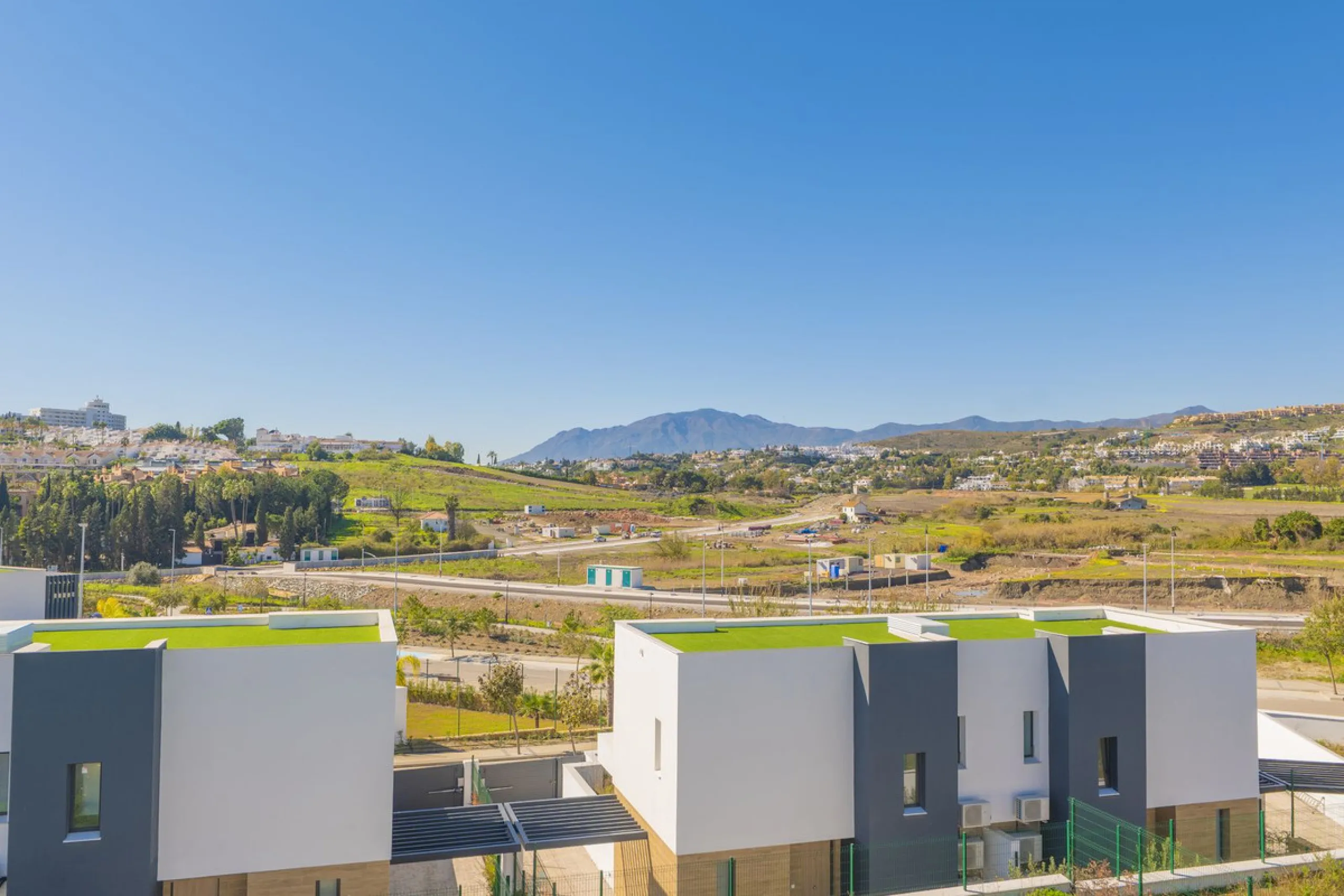 Magnificent high-end semi-detached villa located in the Serene Atalaya development, Estepona, Málaga, set within one of the most prestigious and sought-after residential areas of the Costa del Sol. The New Golden Mile has established itself as a benchmark