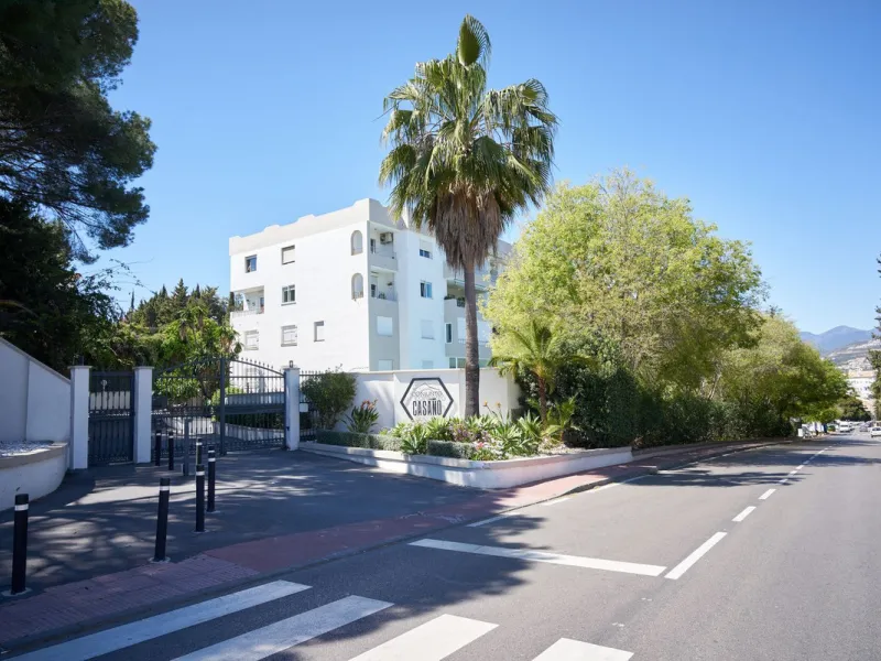 Fully Renovated 2-Bedroom Apartment for Sale in Conjunto Casaño – Nueva Andalucía