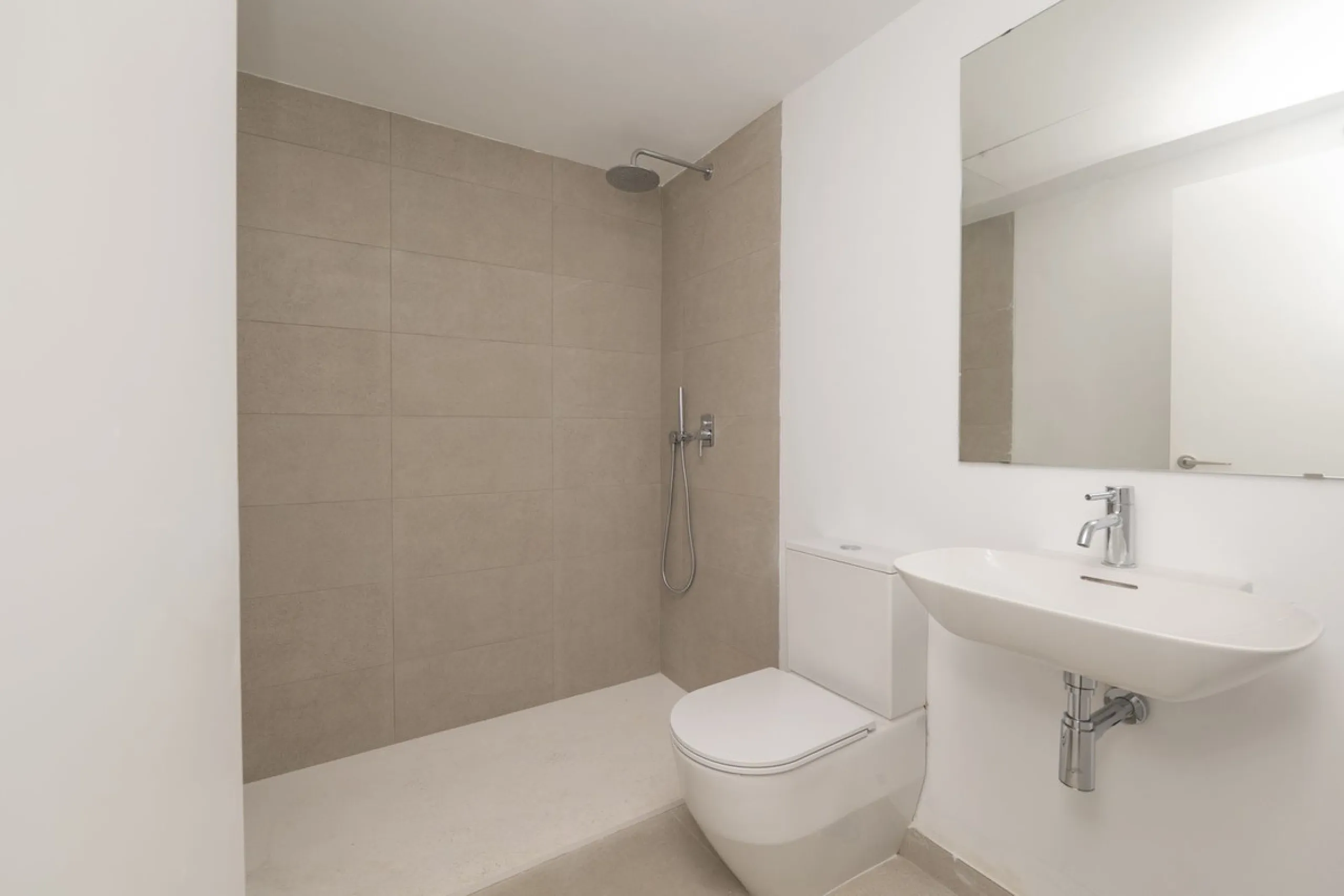 Magnificent high-end semi-detached villa located in the Serene Atalaya development, Estepona, Málaga, set within one of the most prestigious and sought-after residential areas of the Costa del Sol. The New Golden Mile has established itself as a benchmark