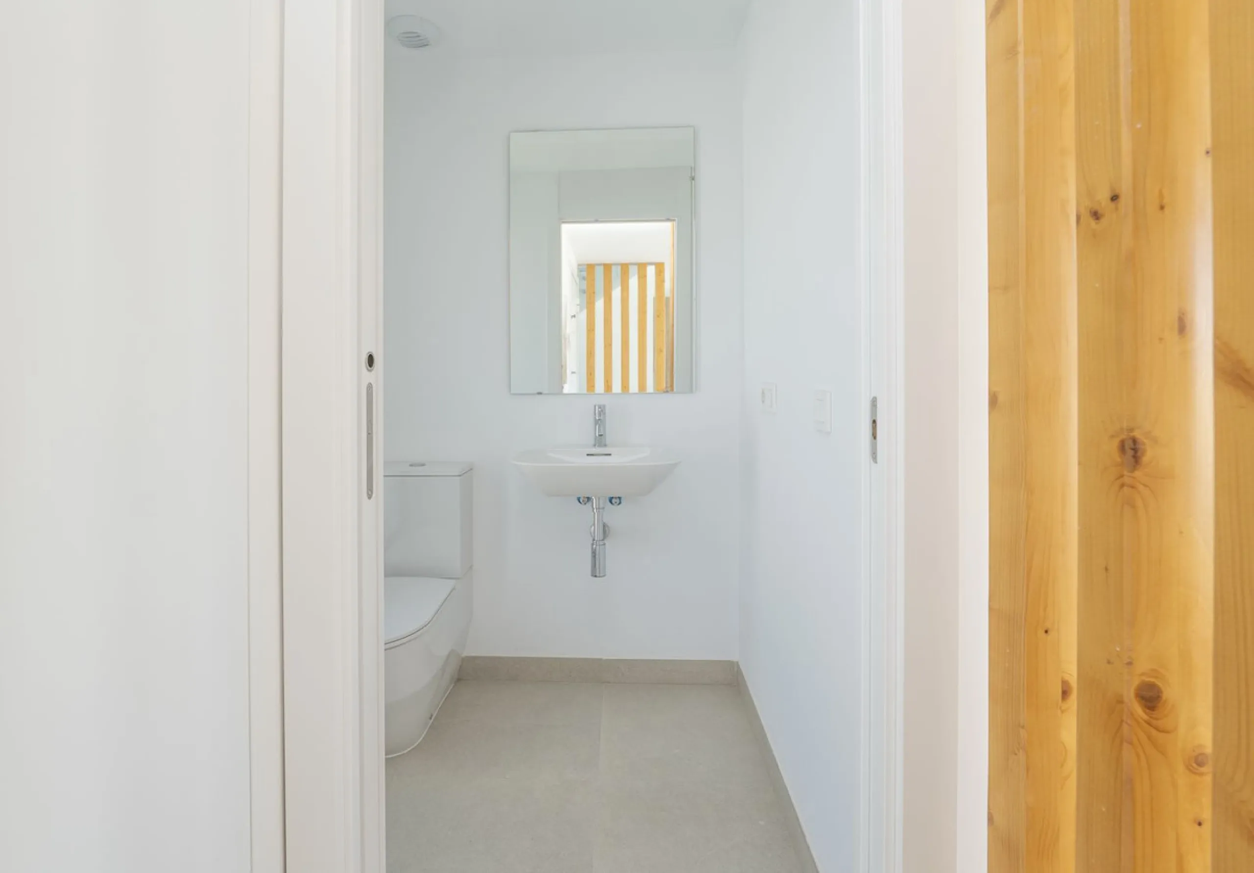 Magnificent high-end semi-detached villa located in the Serene Atalaya development, Estepona, Málaga, set within one of the most prestigious and sought-after residential areas of the Costa del Sol. The New Golden Mile has established itself as a benchmark