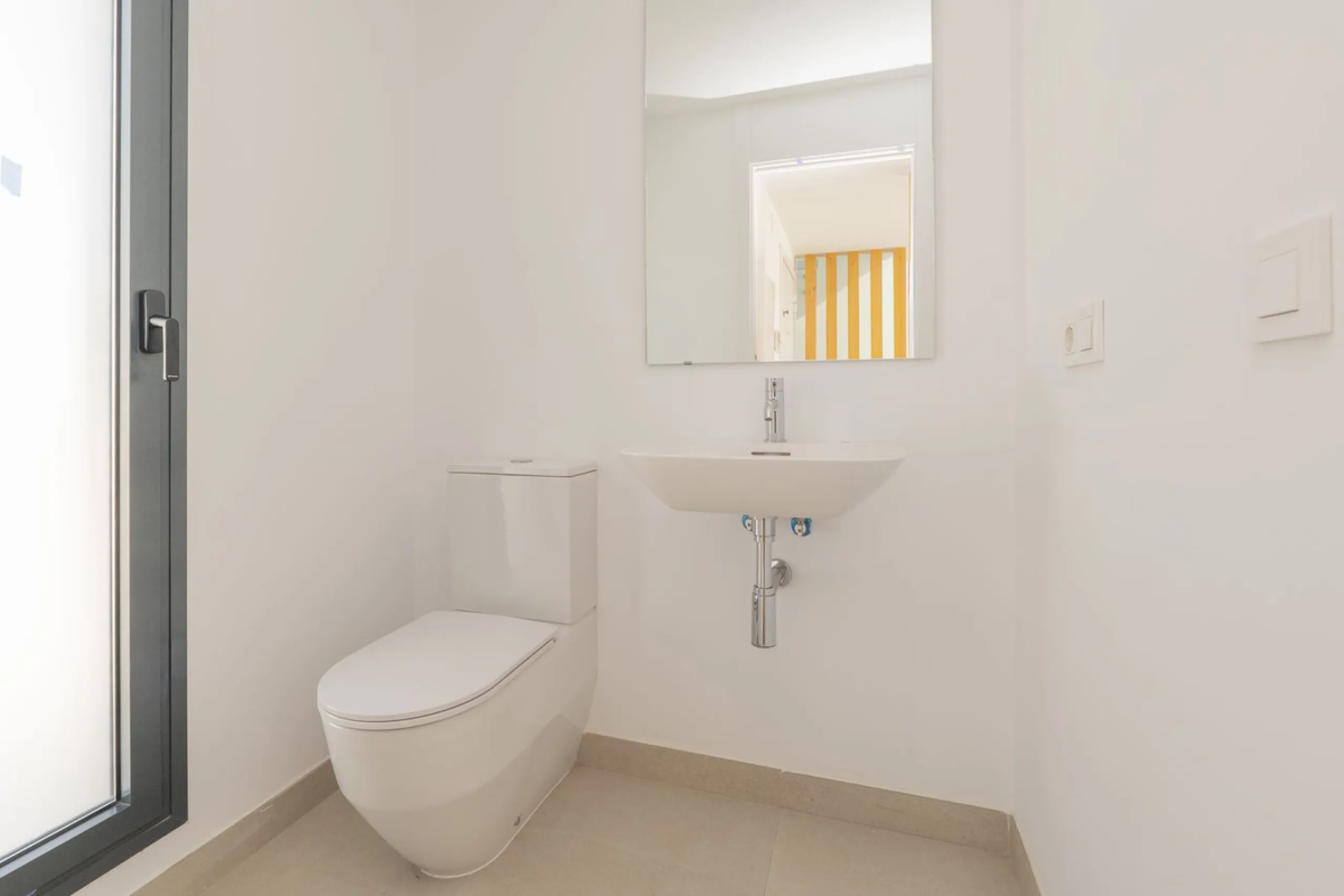 Magnificent high-end semi-detached villa located in the Serene Atalaya development, Estepona, Málaga, set within one of the most prestigious and sought-after residential areas of the Costa del Sol. The New Golden Mile has established itself as a benchmark