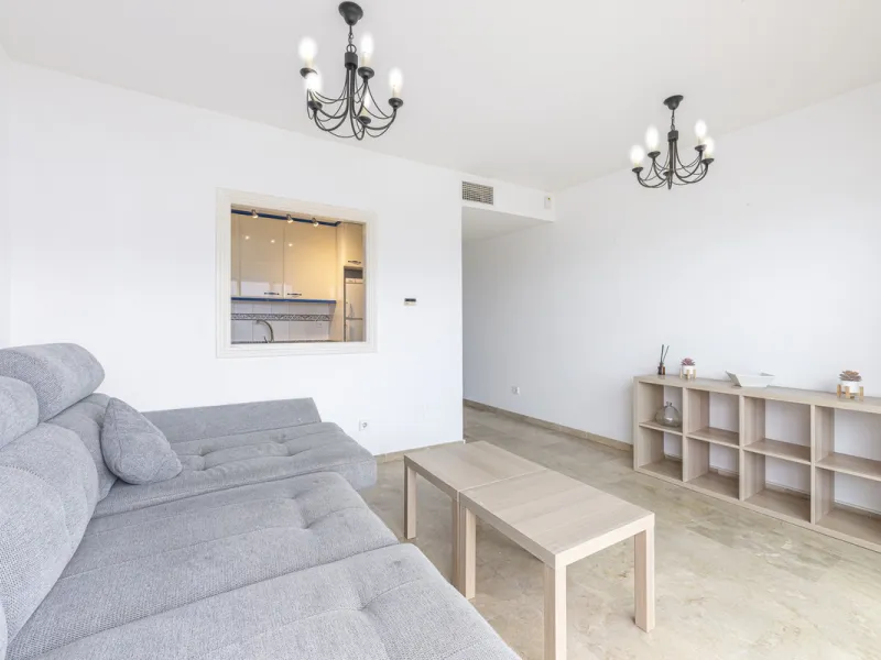 Beautiful 2-bedroom, 2-bathroom duplex penthouse with outstanding sea views, located in a well-maintained and highly sought-after community.