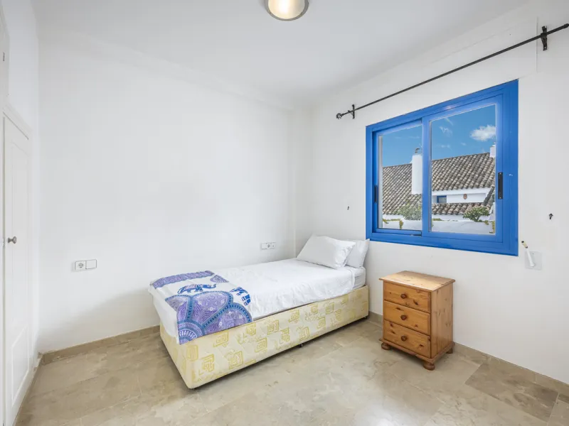 Beautiful 2-bedroom, 2-bathroom duplex penthouse with outstanding sea views, located in a well-maintained and highly sought-after community.