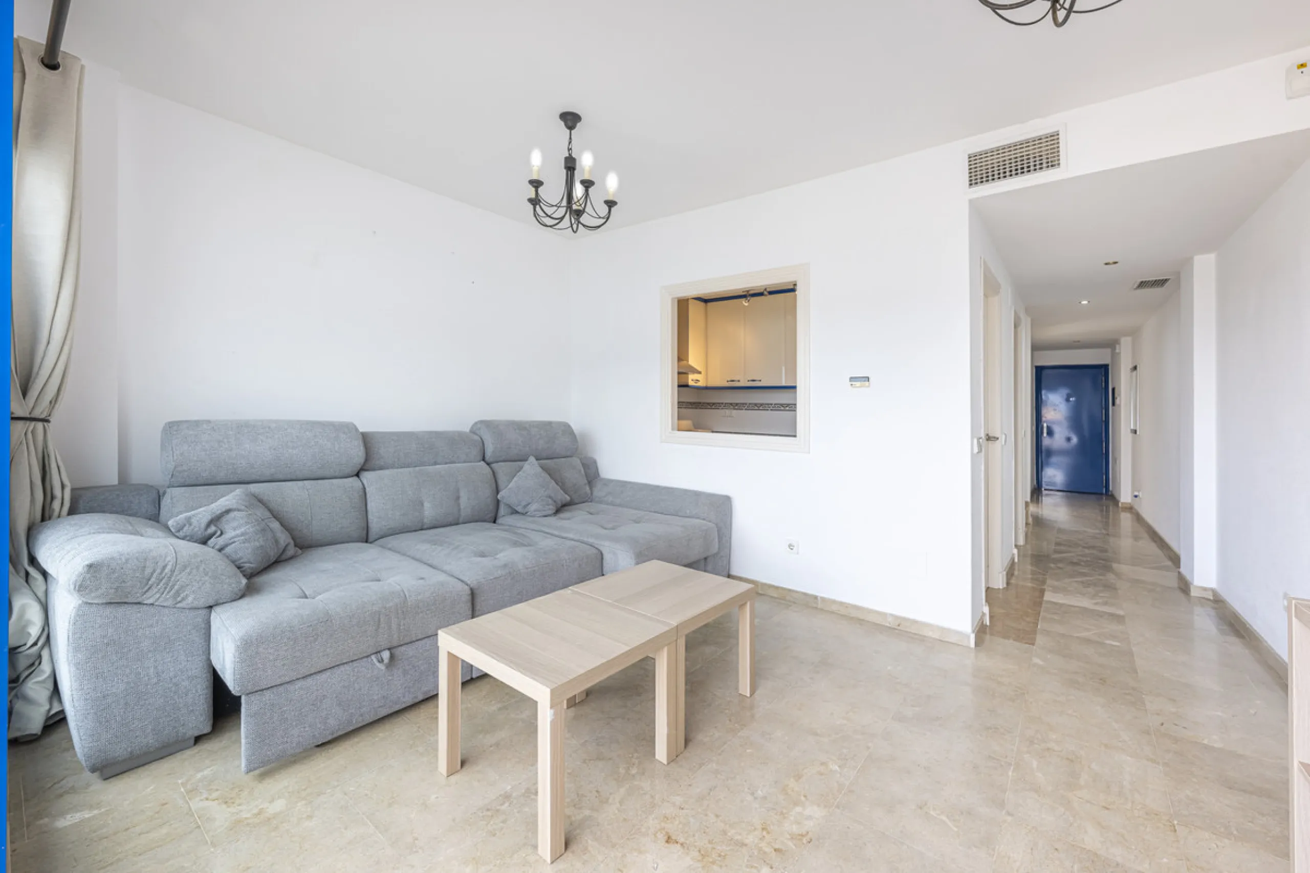 Beautiful 2-bedroom, 2-bathroom duplex penthouse with outstanding sea views, located in a well-maintained and highly sought-after community.