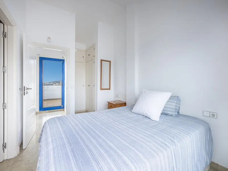Beautiful 2-bedroom, 2-bathroom duplex penthouse with outstanding sea views, located in a well-maintained and highly sought-after community.