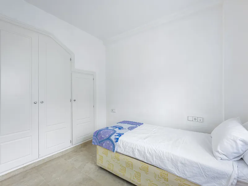 Beautiful 2-bedroom, 2-bathroom duplex penthouse with outstanding sea views, located in a well-maintained and highly sought-after community.