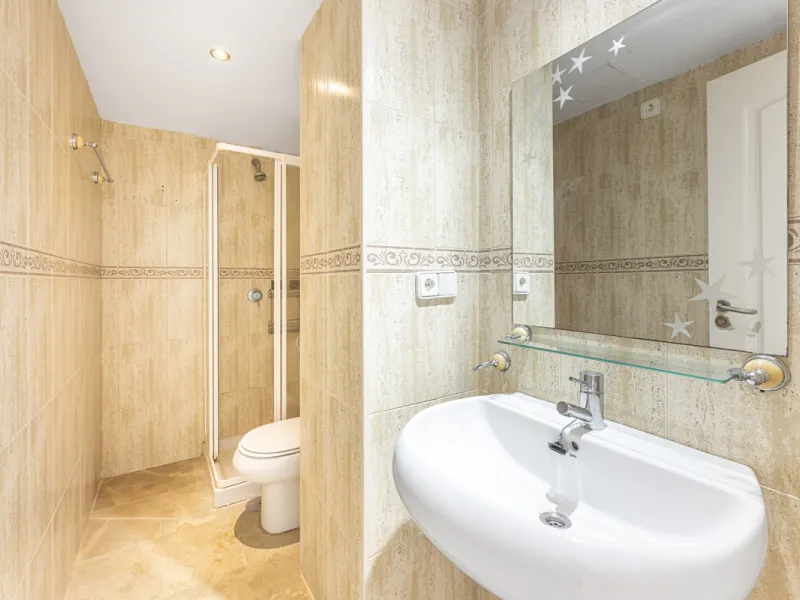 Beautiful 2-bedroom, 2-bathroom duplex penthouse with outstanding sea views, located in a well-maintained and highly sought-after community.