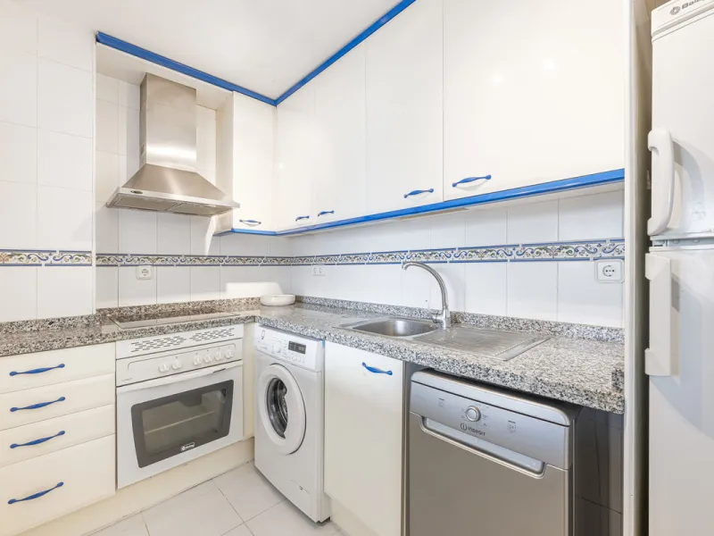 Beautiful 2-bedroom, 2-bathroom duplex penthouse with outstanding sea views, located in a well-maintained and highly sought-after community.