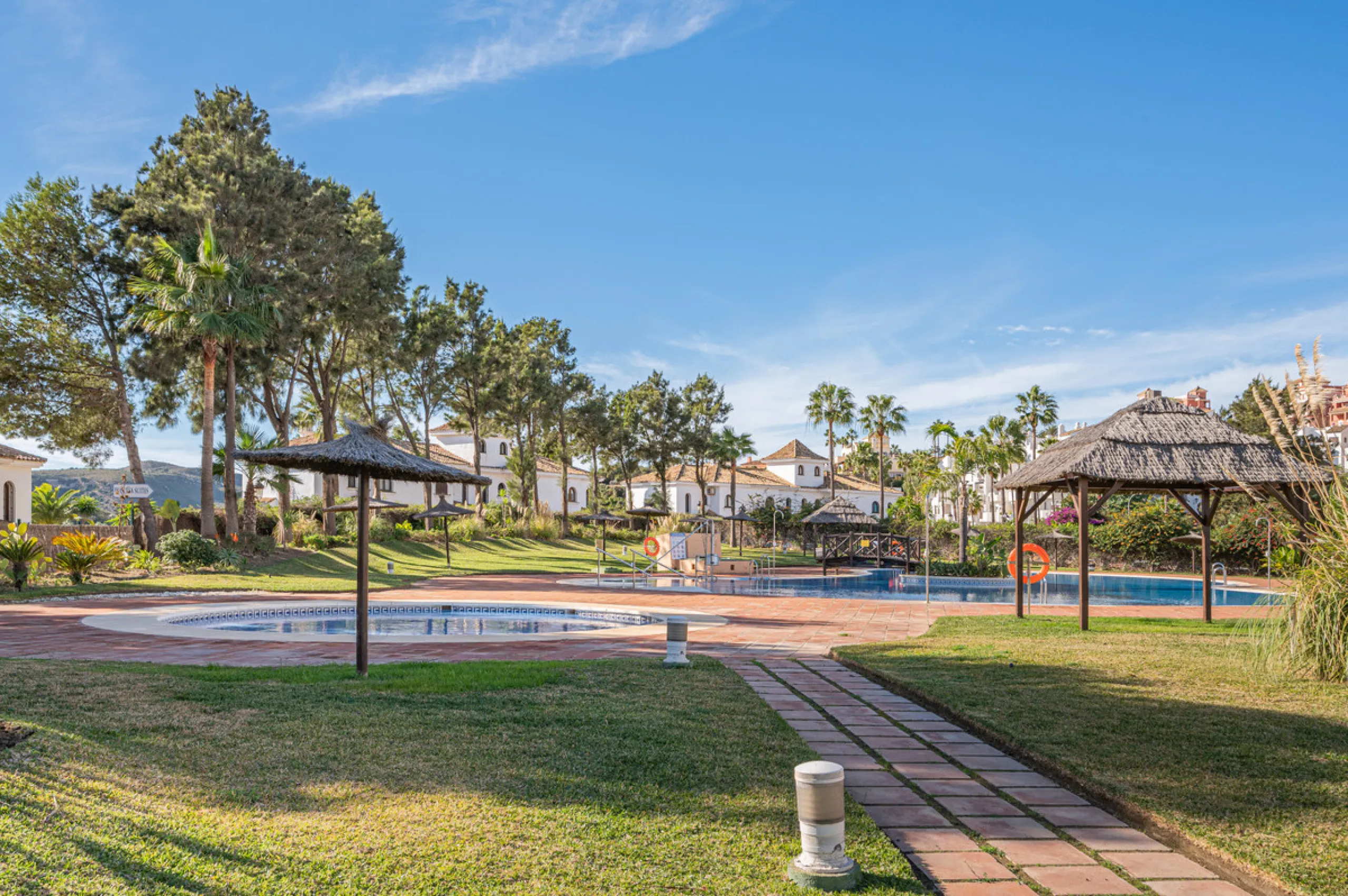 Beautiful 2-bedroom, 2-bathroom duplex penthouse with outstanding sea views, located in a well-maintained and highly sought-after community.
