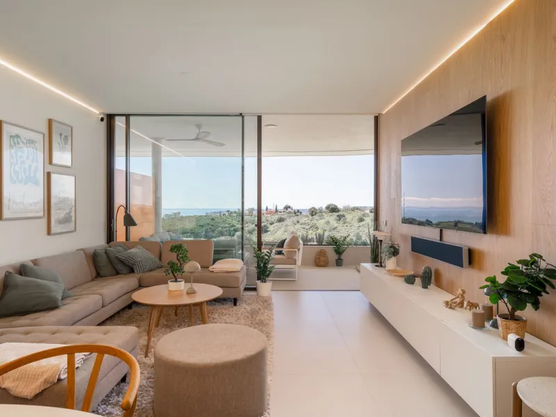 Brand new and presented in immaculate condition, this beautiful corner apartment is located in the sought-after Valley Collection in the popular Higuerón area.