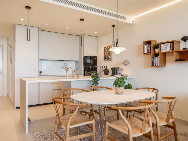 Brand new and presented in immaculate condition, this beautiful corner apartment is located in the sought-after Valley Collection in the popular Higuerón area.