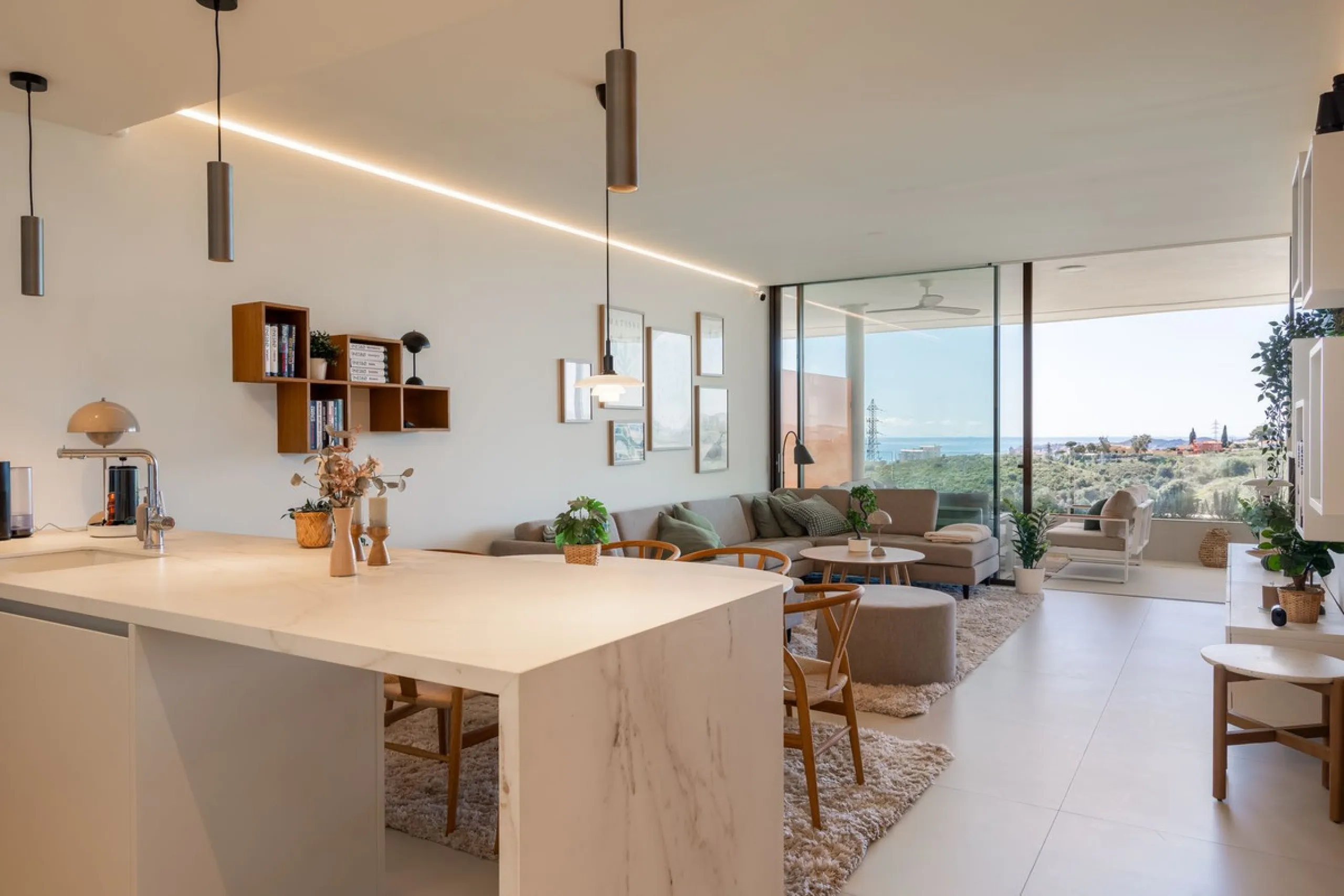 Brand new and presented in immaculate condition, this beautiful corner apartment is located in the sought-after Valley Collection in the popular Higuerón area.