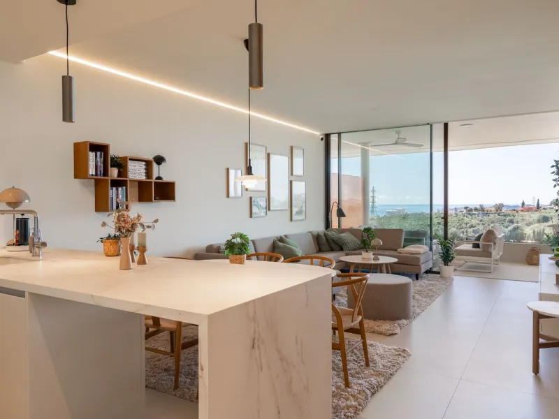 Brand new and presented in immaculate condition, this beautiful corner apartment is located in the sought-after Valley Collection in the popular Higuerón area.