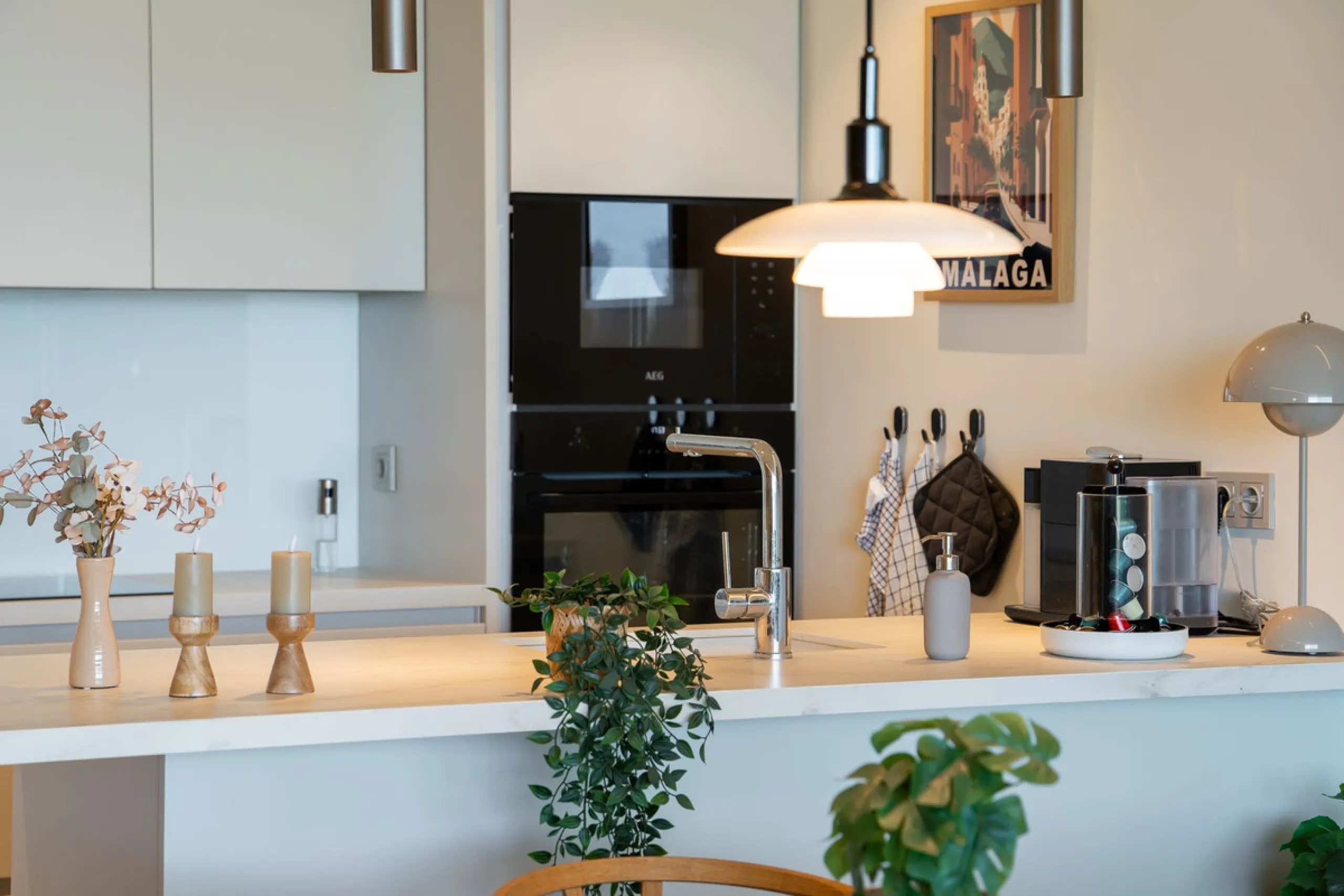Brand new and presented in immaculate condition, this beautiful corner apartment is located in the sought-after Valley Collection in the popular Higuerón area.