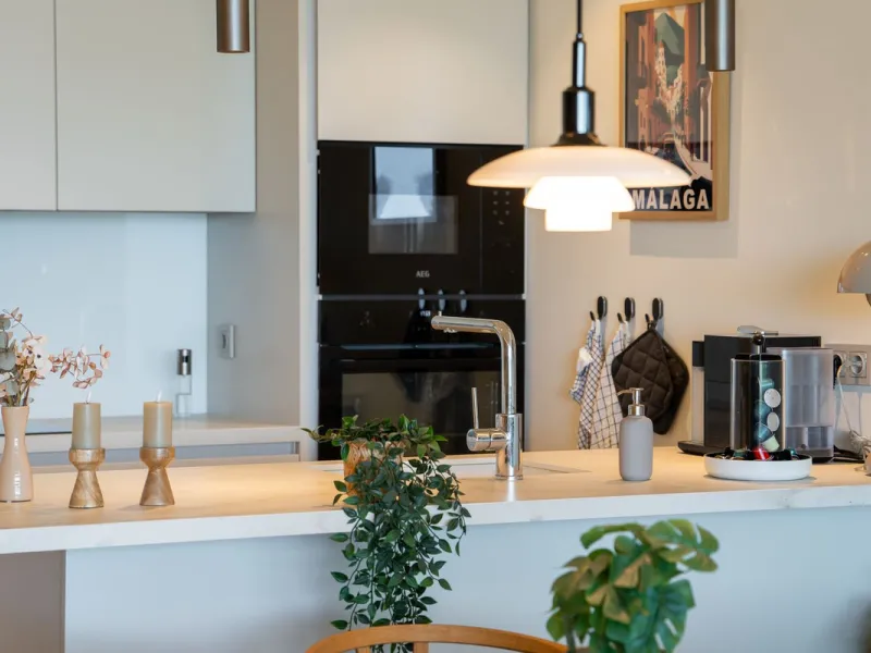 Brand new and presented in immaculate condition, this beautiful corner apartment is located in the sought-after Valley Collection in the popular Higuerón area.