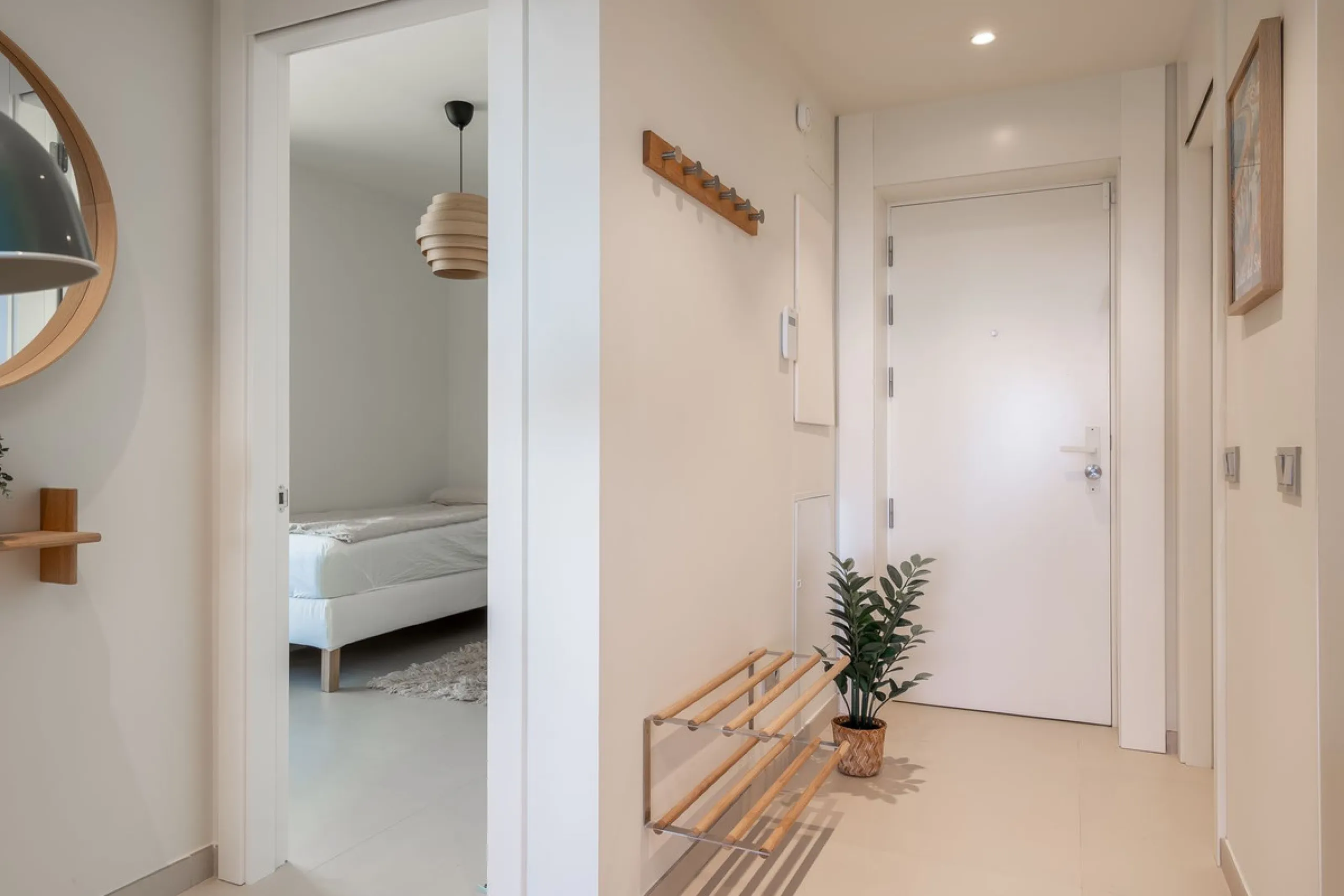 Brand new and presented in immaculate condition, this beautiful corner apartment is located in the sought-after Valley Collection in the popular Higuerón area.