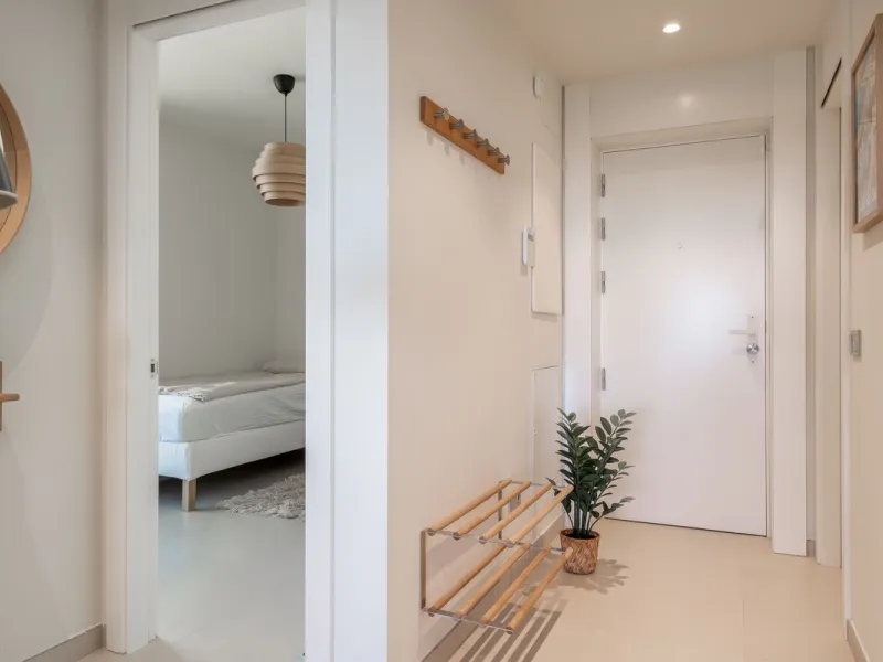 Brand new and presented in immaculate condition, this beautiful corner apartment is located in the sought-after Valley Collection in the popular Higuerón area.