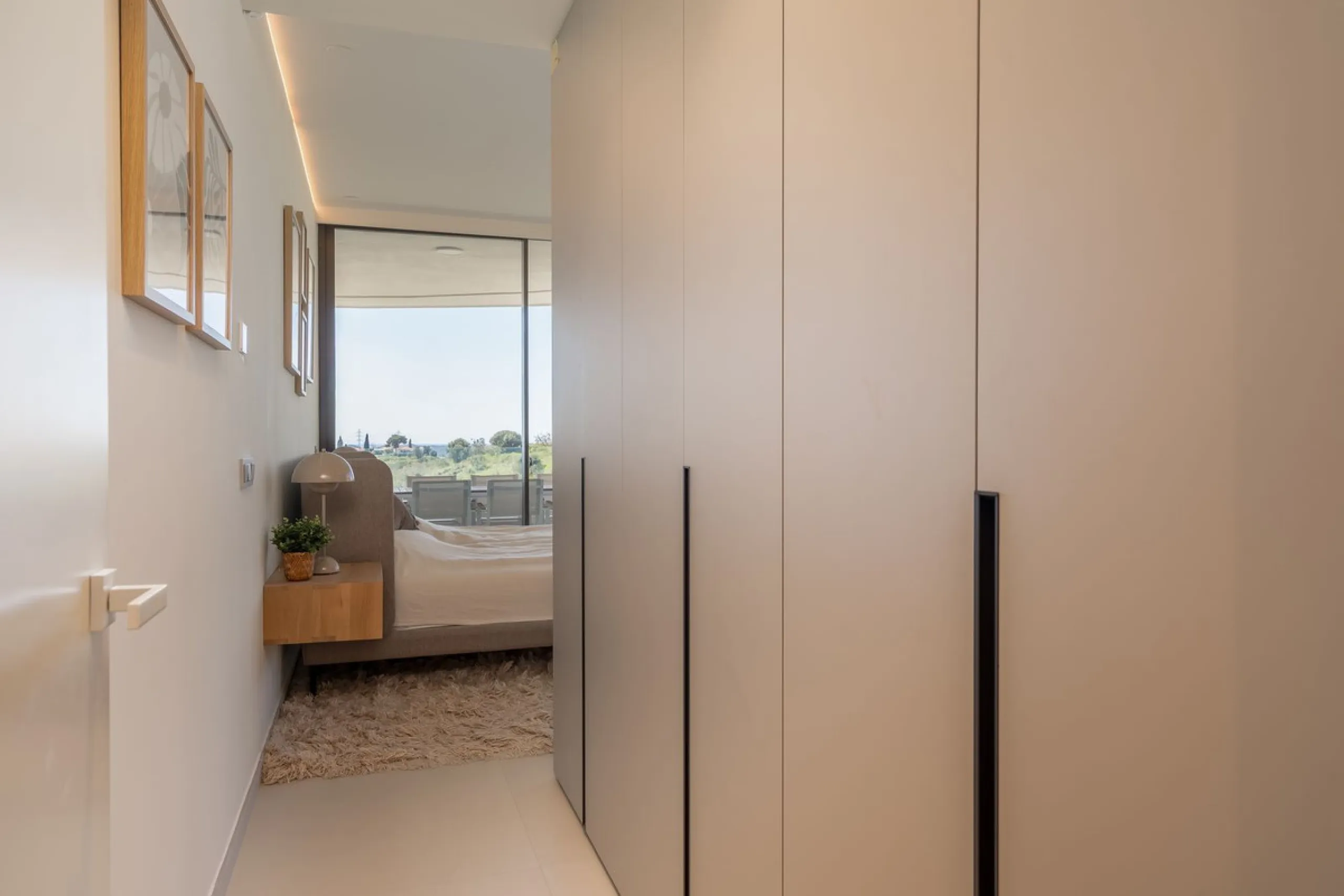 Brand new and presented in immaculate condition, this beautiful corner apartment is located in the sought-after Valley Collection in the popular Higuerón area.