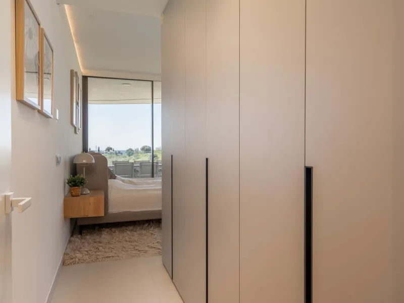 Brand new and presented in immaculate condition, this beautiful corner apartment is located in the sought-after Valley Collection in the popular Higuerón area.
