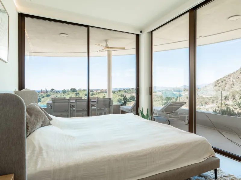 Brand new and presented in immaculate condition, this beautiful corner apartment is located in the sought-after Valley Collection in the popular Higuerón area.