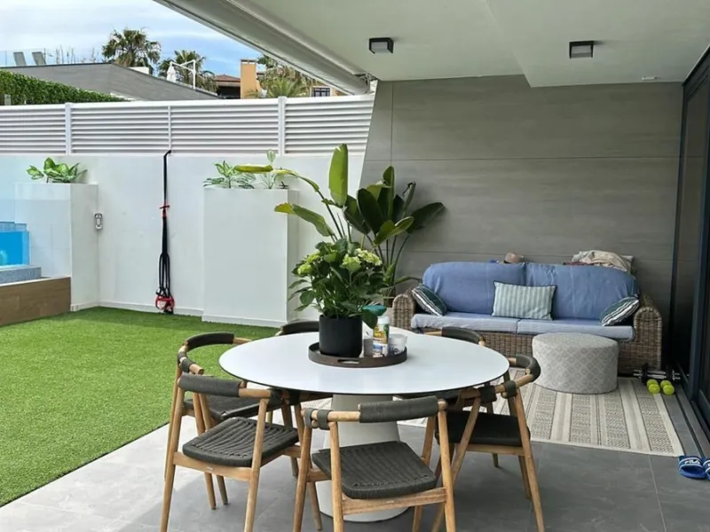 This stylish semi-detached villa is located in an exclusive gated community just a short walk from the beach and only minutes away from Puerto Banús.