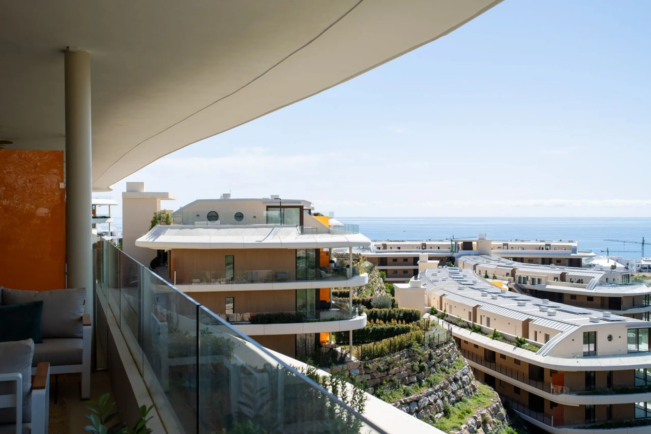 Brand new and presented in immaculate condition, this beautiful corner apartment is located in the sought-after Valley Collection in the popular Higuerón area.