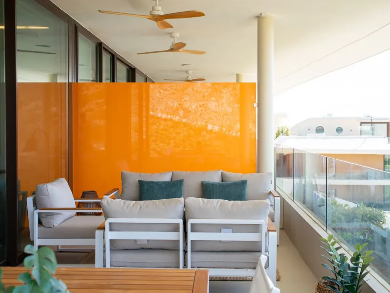 Brand new and presented in immaculate condition, this beautiful corner apartment is located in the sought-after Valley Collection in the popular Higuerón area.