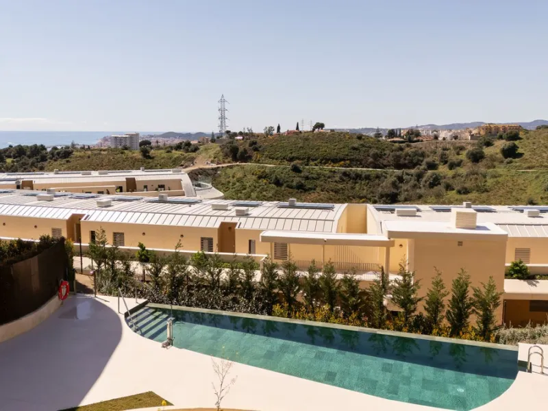 Brand new and presented in immaculate condition, this beautiful corner apartment is located in the sought-after Valley Collection in the popular Higuerón area.