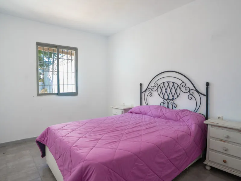 This delightful finca presents a rare opportunity for those seeking a charming retreat on the Costa del Sol. With its inviting atmosphere and potential for personalisation, this property is perfect for buyers looking to create their own haven in a sought-