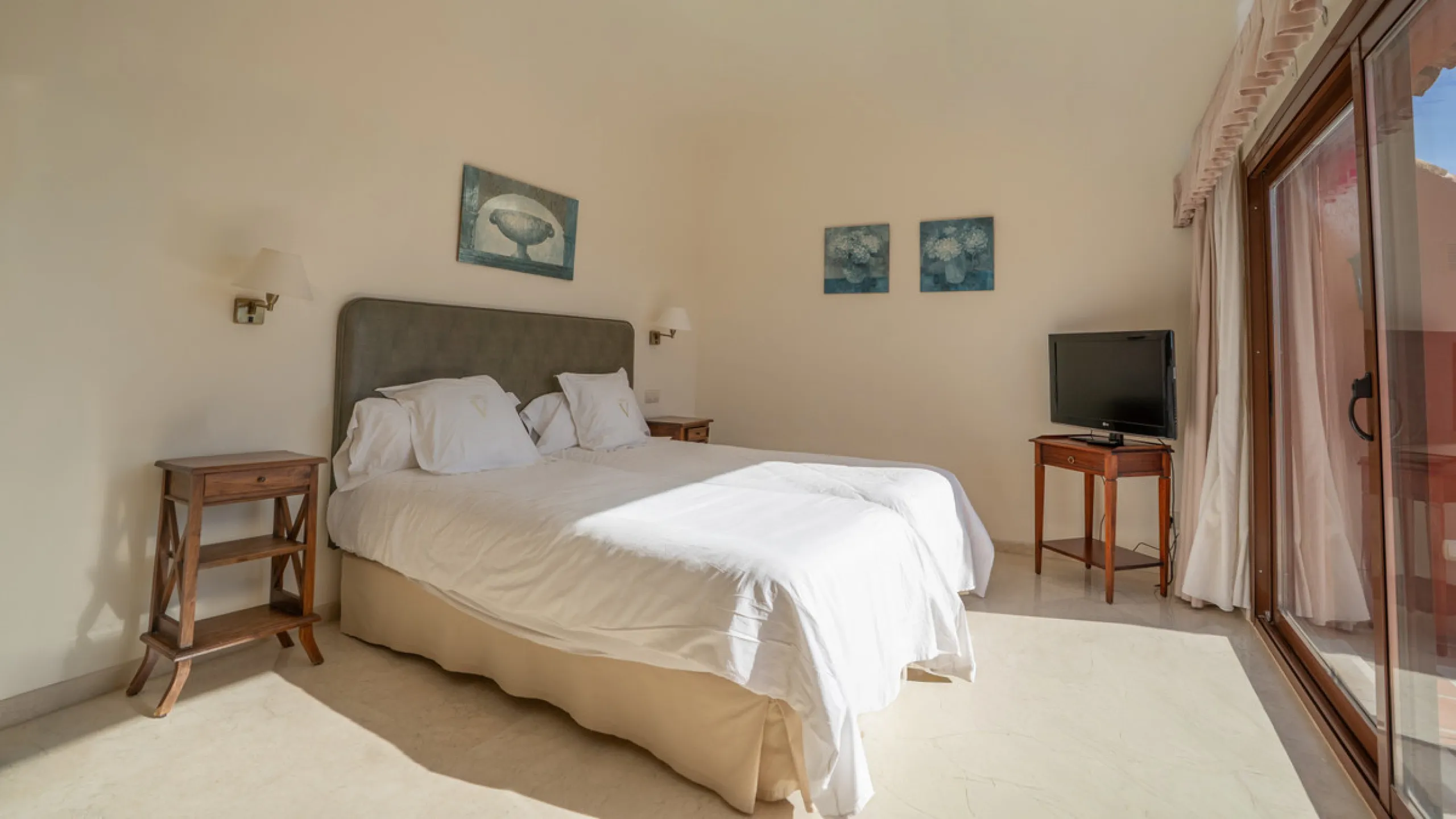 Apartment - Penthouse в продаже в Marbella, Málaga. В доме 2 спален и 2 ванных комнат. Площадь дома 200 м²