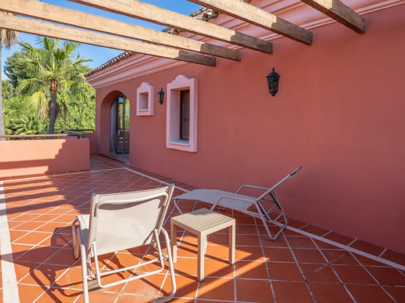 Apartment - Penthouse в продаже в Marbella, Málaga. В доме 2 спален и 2 ванных комнат. Площадь дома 200 м²