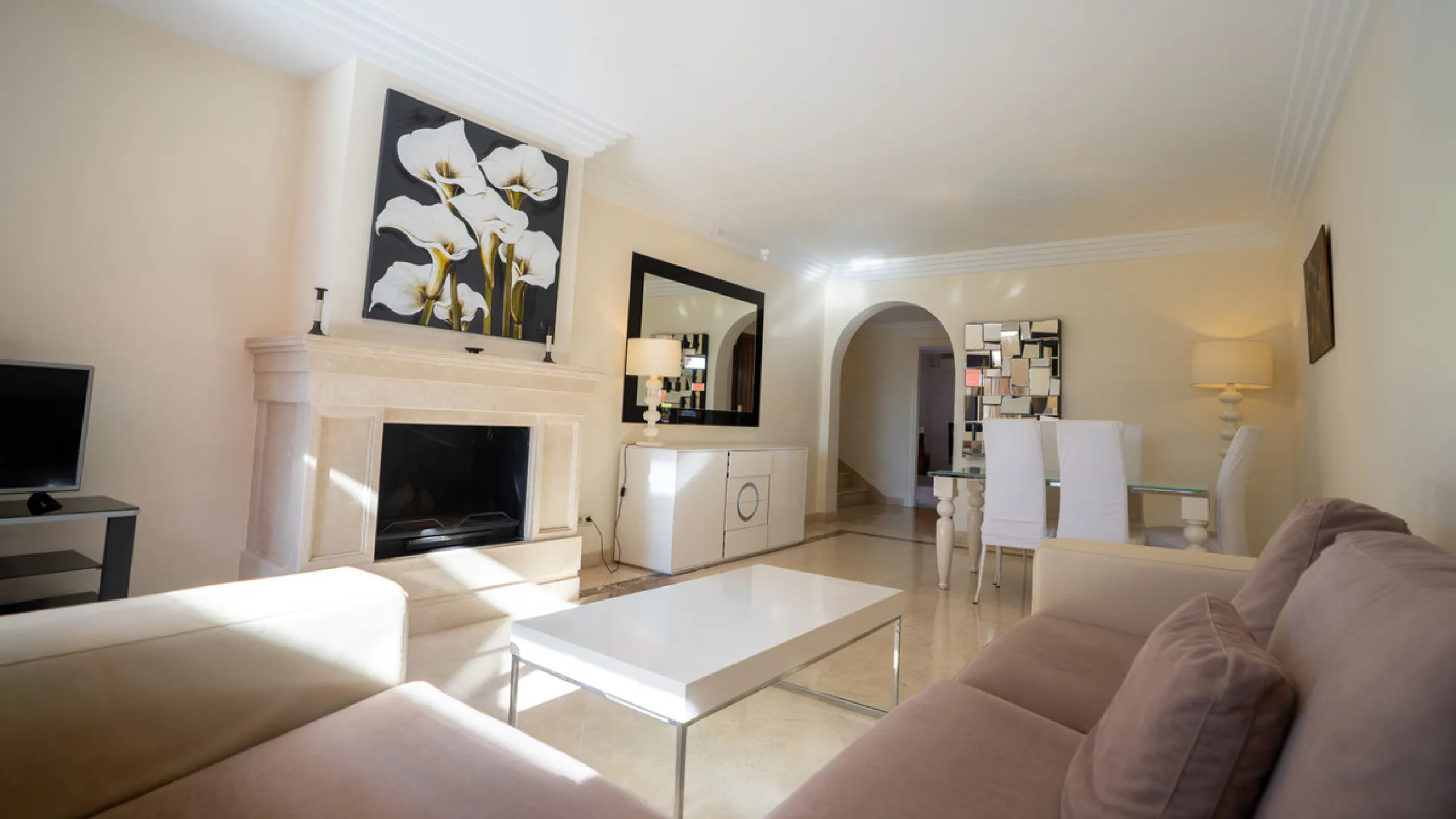 Apartment - Penthouse в продаже в Marbella, Málaga. В доме 2 спален и 2 ванных комнат. Площадь дома 200 м²