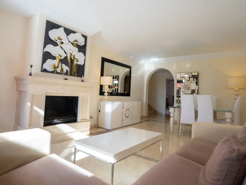 Apartment - Penthouse в продаже в Marbella, Málaga. В доме 2 спален и 2 ванных комнат. Площадь дома 200 м²