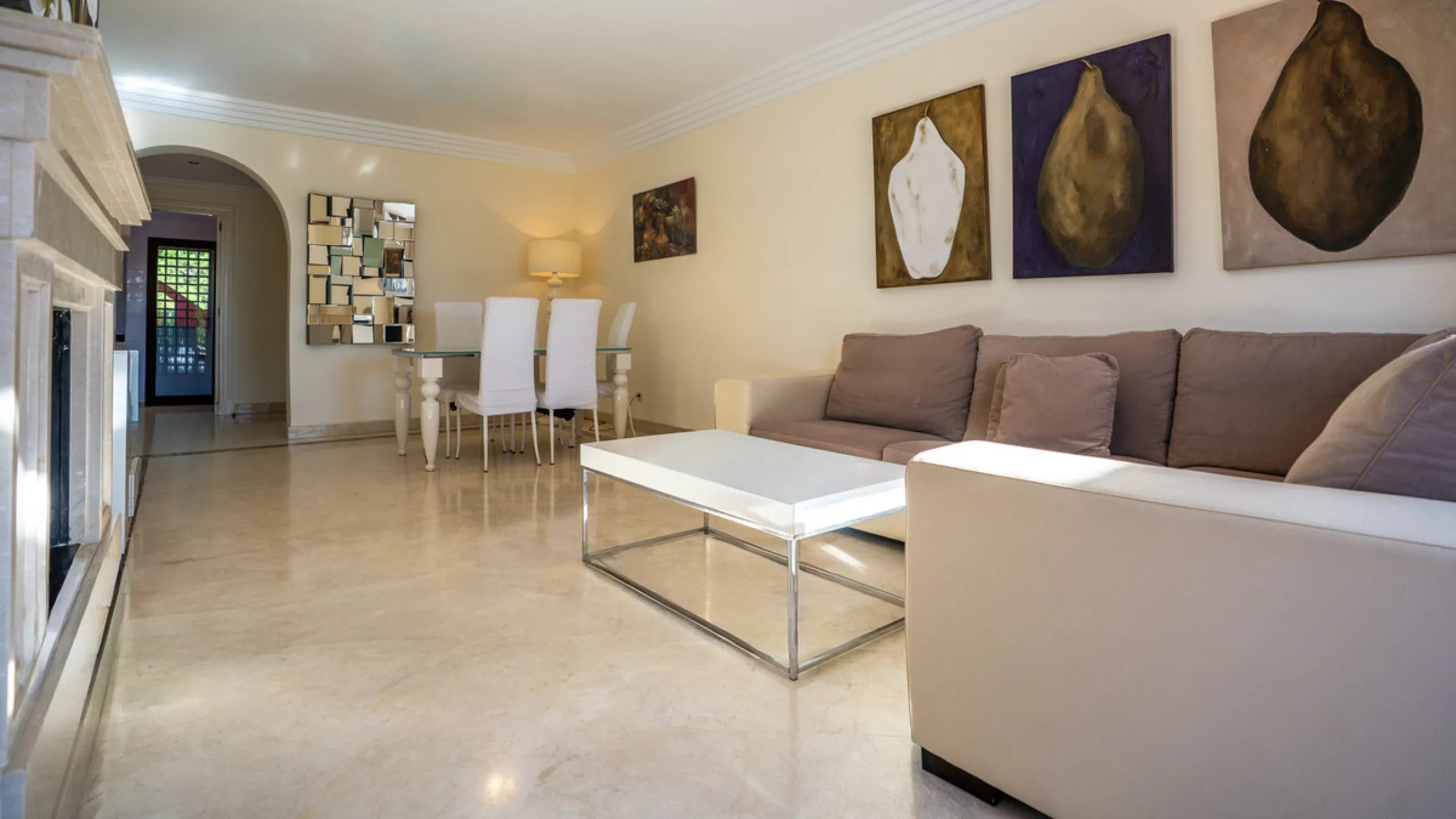 Apartment - Penthouse в продаже в Marbella, Málaga. В доме 2 спален и 2 ванных комнат. Площадь дома 200 м²