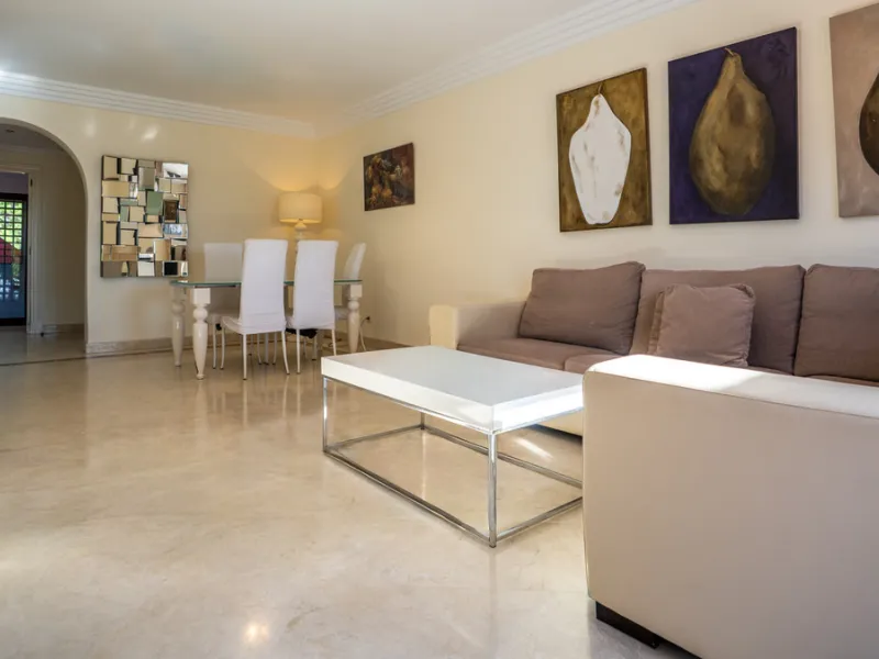 Apartment - Penthouse в продаже в Marbella, Málaga. В доме 2 спален и 2 ванных комнат. Площадь дома 200 м²