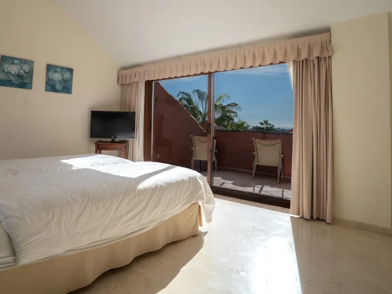 Apartment - Penthouse в продаже в Marbella, Málaga. В доме 2 спален и 2 ванных комнат. Площадь дома 200 м²