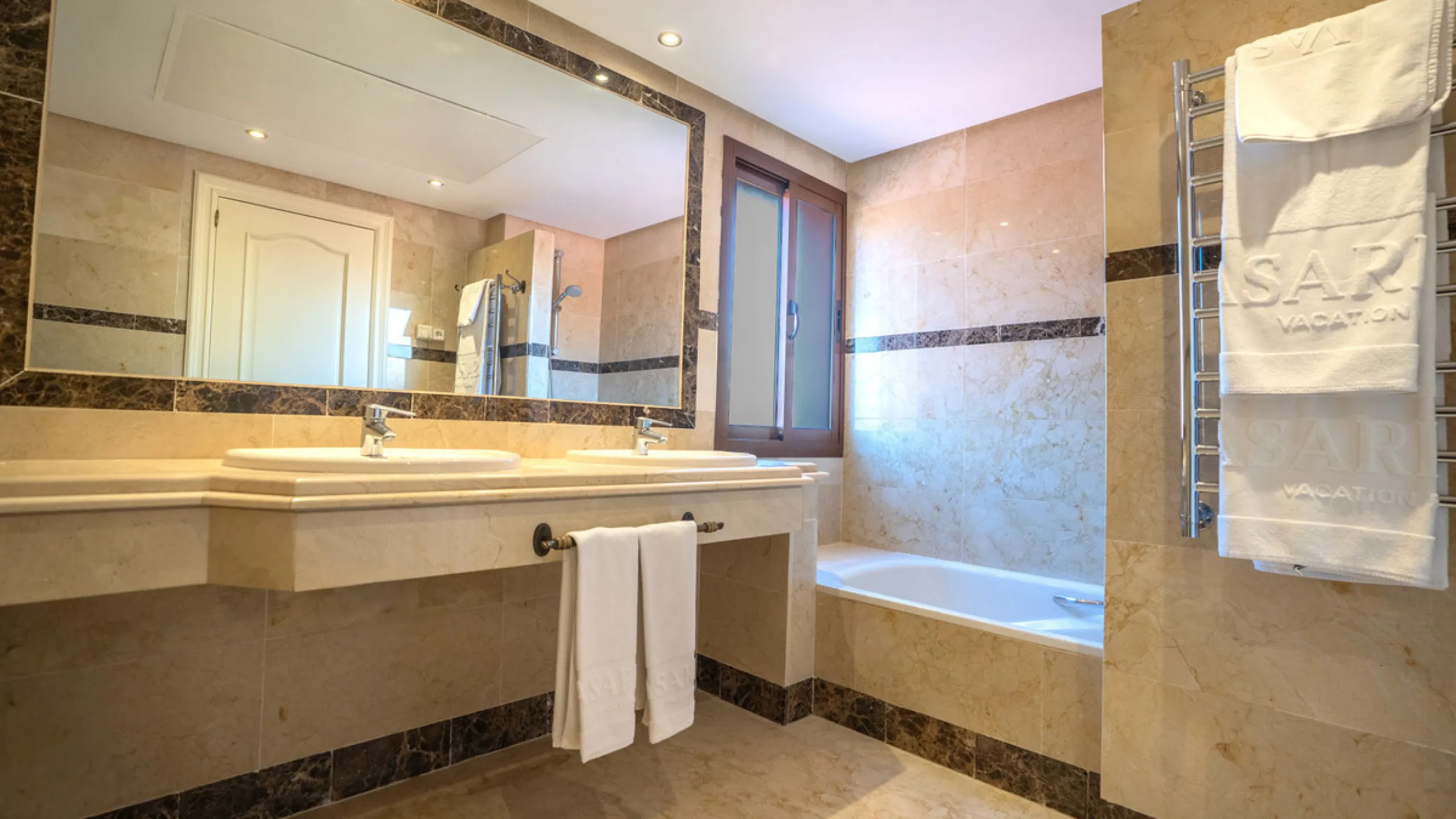 Apartment - Penthouse в продаже в Marbella, Málaga. В доме 2 спален и 2 ванных комнат. Площадь дома 200 м²