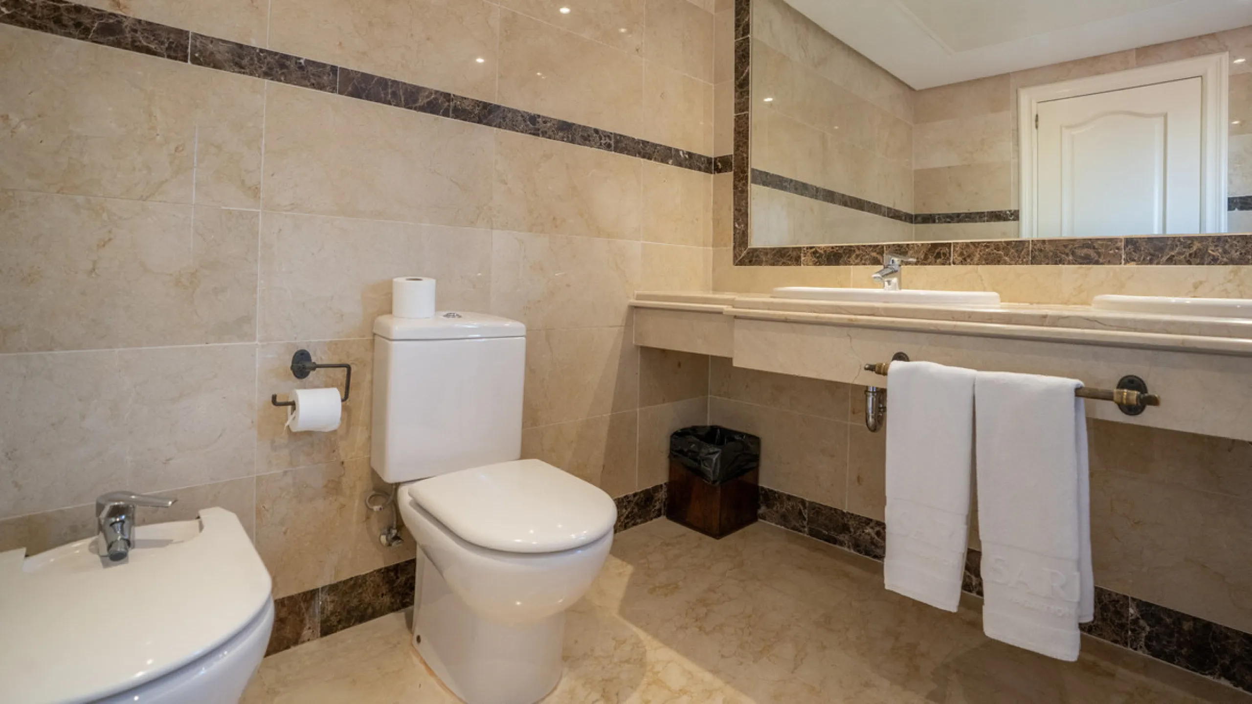 Apartment - Penthouse в продаже в Marbella, Málaga. В доме 2 спален и 2 ванных комнат. Площадь дома 200 м²