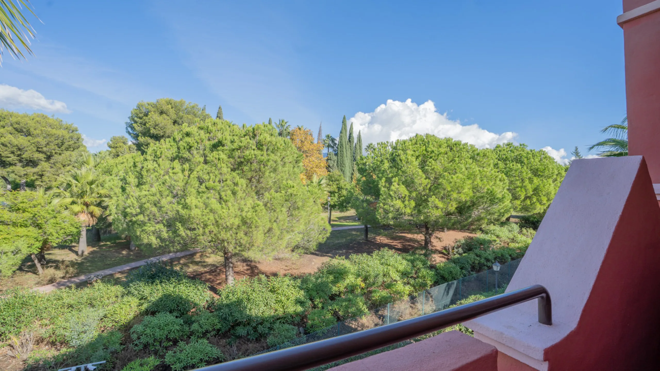 Apartment - Penthouse в продаже в Marbella, Málaga. В доме 2 спален и 2 ванных комнат. Площадь дома 200 м²