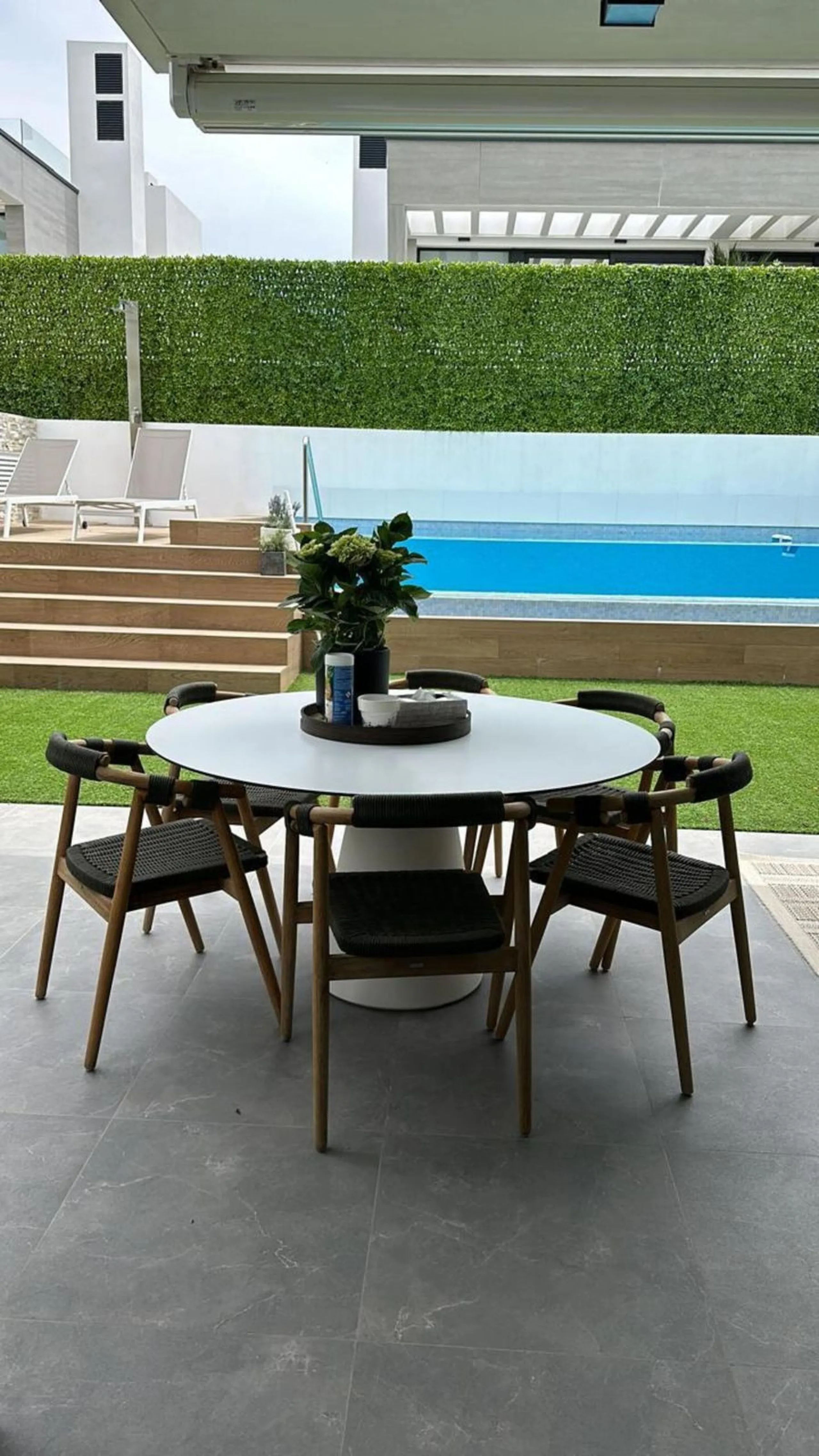 This stylish semi-detached villa is located in an exclusive gated community just a short walk from the beach and only minutes away from Puerto Banús.