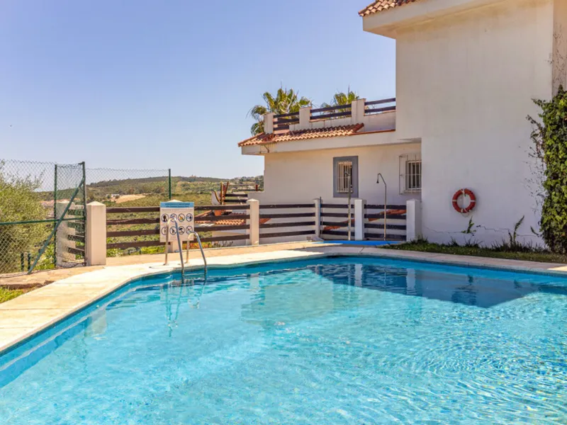 Situated in the well-regarded Vistalmar Duquesa Norte community in Manilva, this totally refurbished apartment combines modern comfort with impressive panoramic sea views. Located within walking distance of the beach, the property offers an ideal setting 