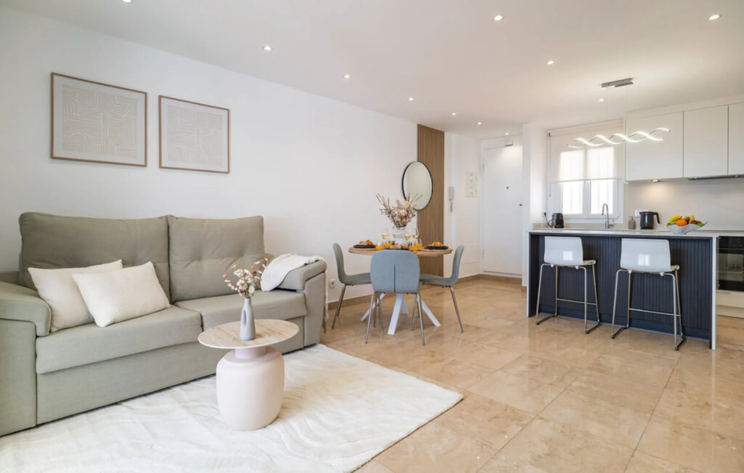 Situated in the well-regarded Vistalmar Duquesa Norte community in Manilva, this totally refurbished apartment combines modern comfort with impressive panoramic sea views. Located within walking distance of the beach, the property offers an ideal setting 