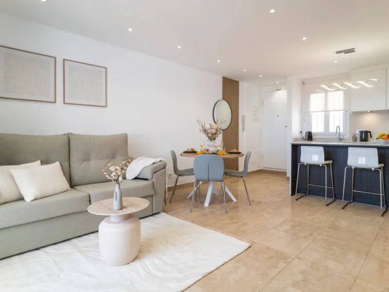Situated in the well-regarded Vistalmar Duquesa Norte community in Manilva, this totally refurbished apartment combines modern comfort with impressive panoramic sea views. Located within walking distance of the beach, the property offers an ideal setting 
