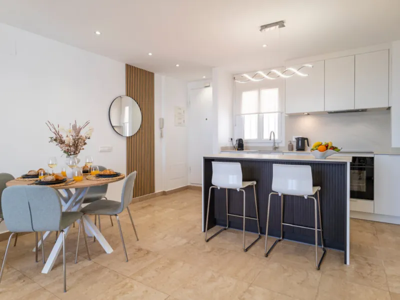 Situated in the well-regarded Vistalmar Duquesa Norte community in Manilva, this totally refurbished apartment combines modern comfort with impressive panoramic sea views. Located within walking distance of the beach, the property offers an ideal setting 
