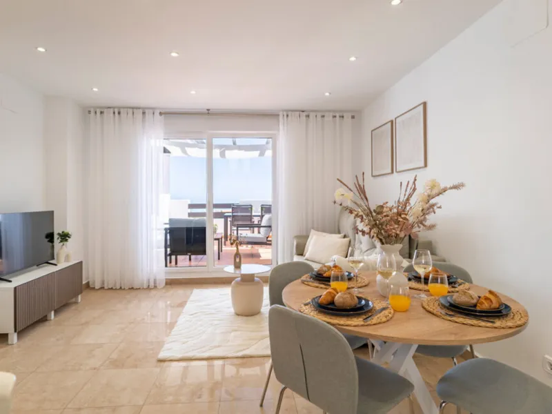 Situated in the well-regarded Vistalmar Duquesa Norte community in Manilva, this totally refurbished apartment combines modern comfort with impressive panoramic sea views. Located within walking distance of the beach, the property offers an ideal setting 