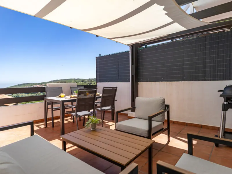 Situated in the well-regarded Vistalmar Duquesa Norte community in Manilva, this totally refurbished apartment combines modern comfort with impressive panoramic sea views. Located within walking distance of the beach, the property offers an ideal setting 