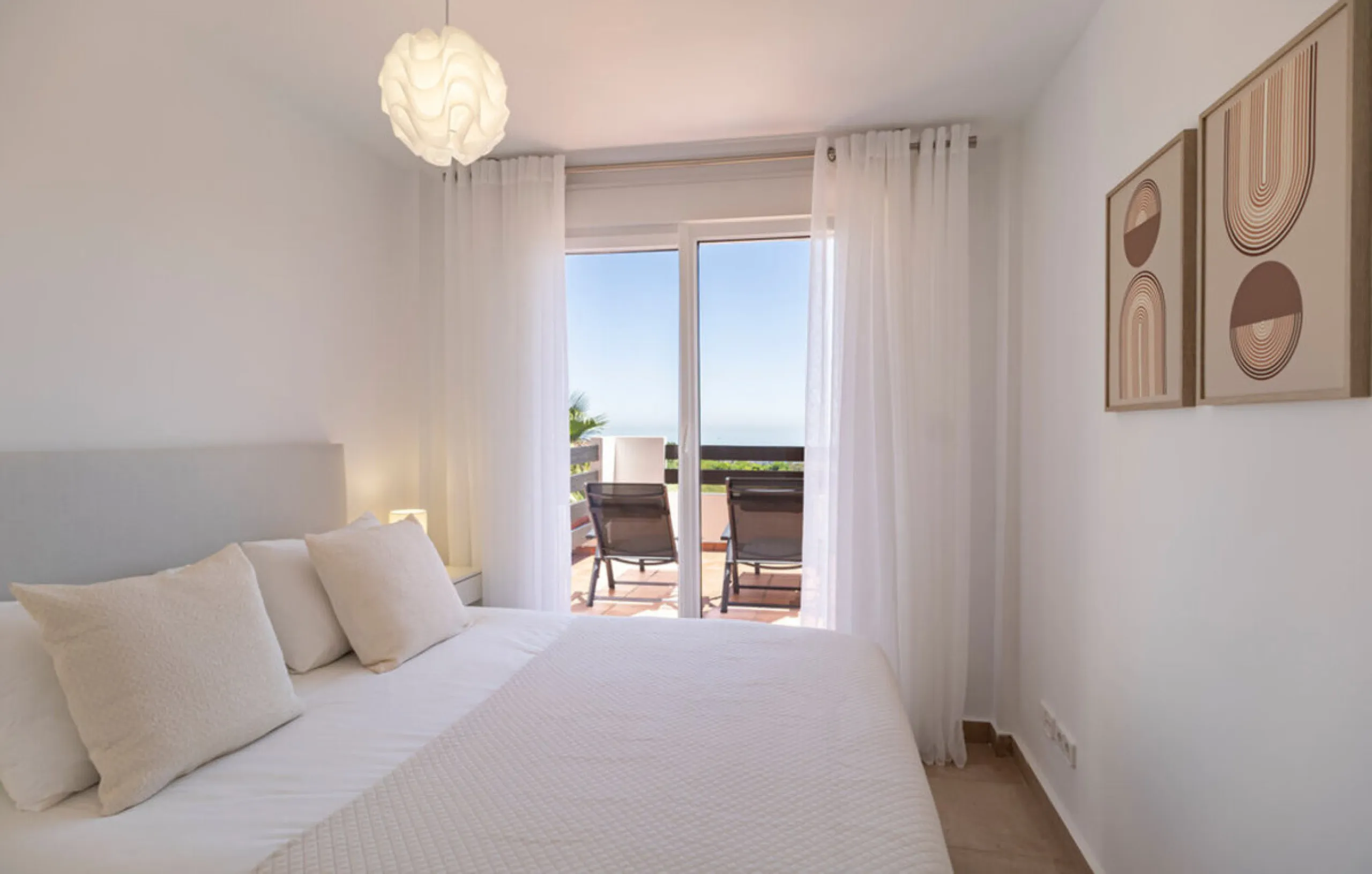 Situated in the well-regarded Vistalmar Duquesa Norte community in Manilva, this totally refurbished apartment combines modern comfort with impressive panoramic sea views. Located within walking distance of the beach, the property offers an ideal setting 